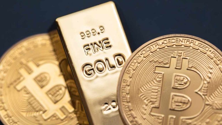 Peter Schiff Predicts Bitcoin ETF Bubble — Expects BTC to Crash When Gold Breaks Out